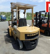 XE NÂNG KOMATSU FD25-10